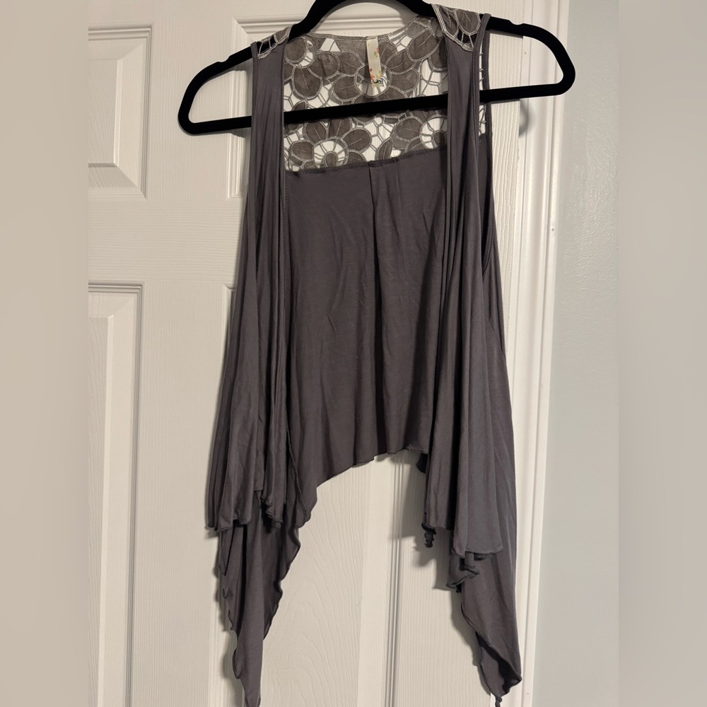 YA Chico Gray Sleeveless Drape Top